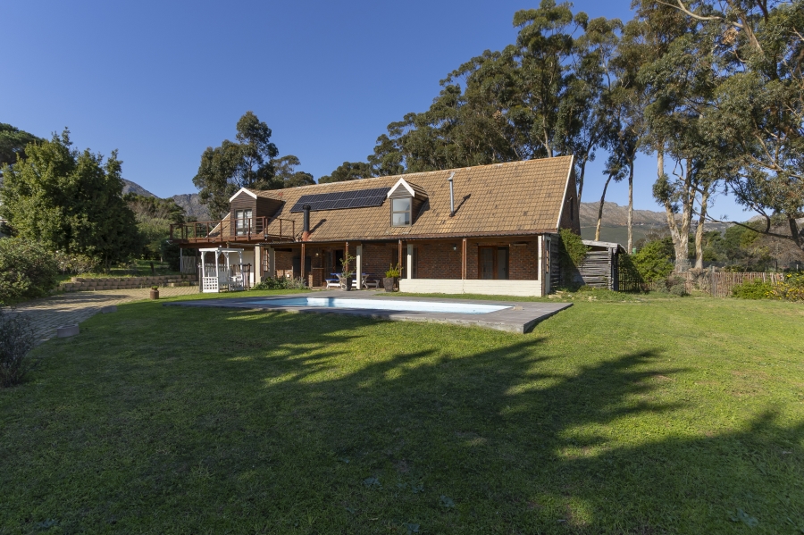 4 Bedroom Property for Sale in Sir Lowrys Pass Village Western Cape